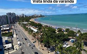 Apto 901 - Dois quartos à beira na praia de Pajuçara em Maceió com linda vista